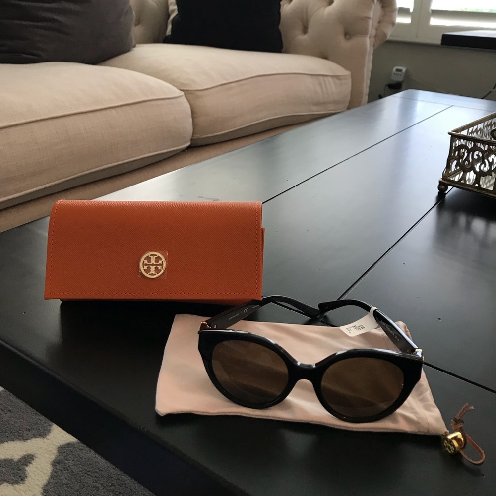 NWT Tory Burch sunglasses 🕶💕